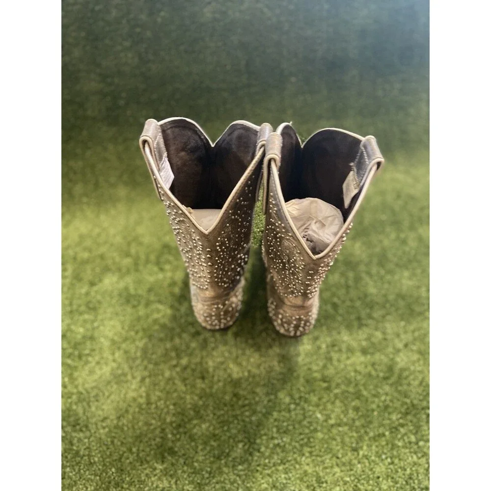 Cowgirl Boots Women’s Size 8M Studded Embroidered Floral Gray